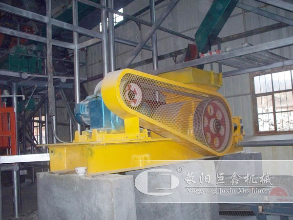 對(duì)輥式制砂機(jī)